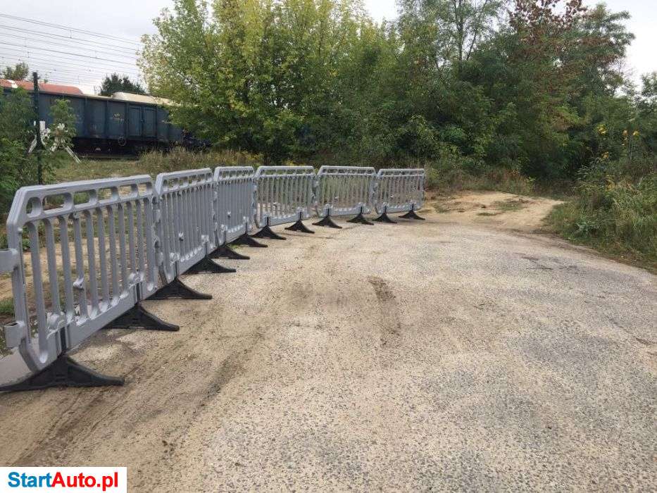 Wynajem barierki lekkiej PVC – budowa /eventy