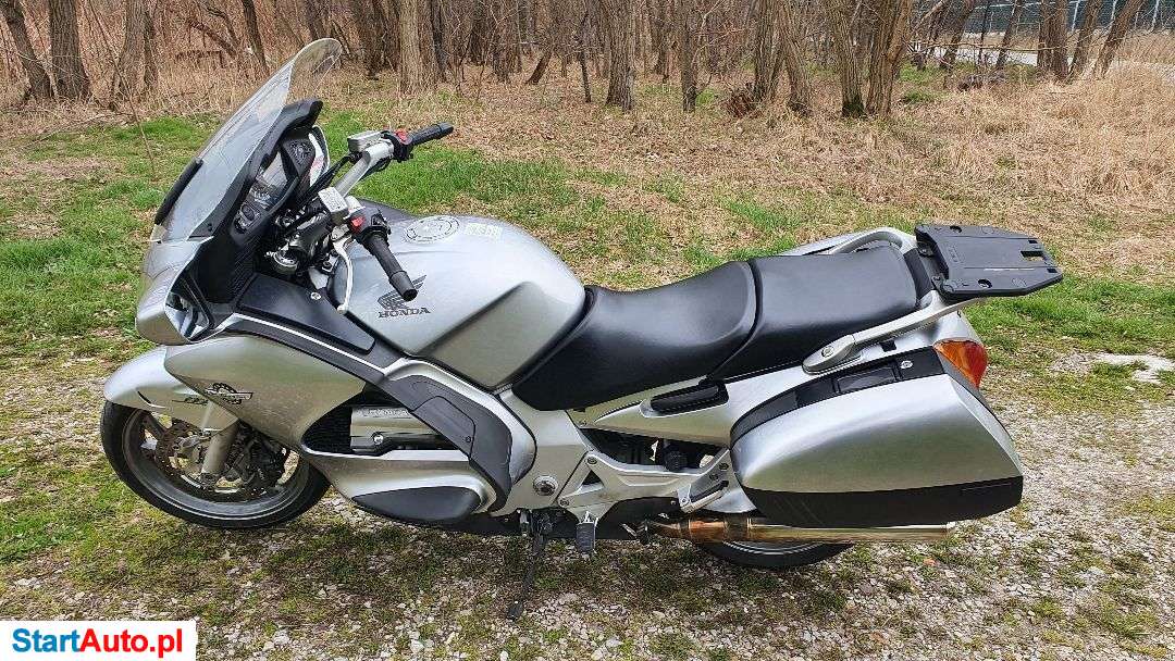 Honda ST – Piastów – Mazowieckie