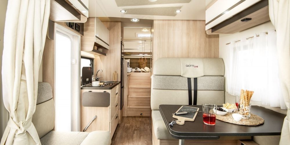 Wynajem Kampera- GIOTTILINE SIENA 385 – Wypożyczalnia Kamperow, Kamper