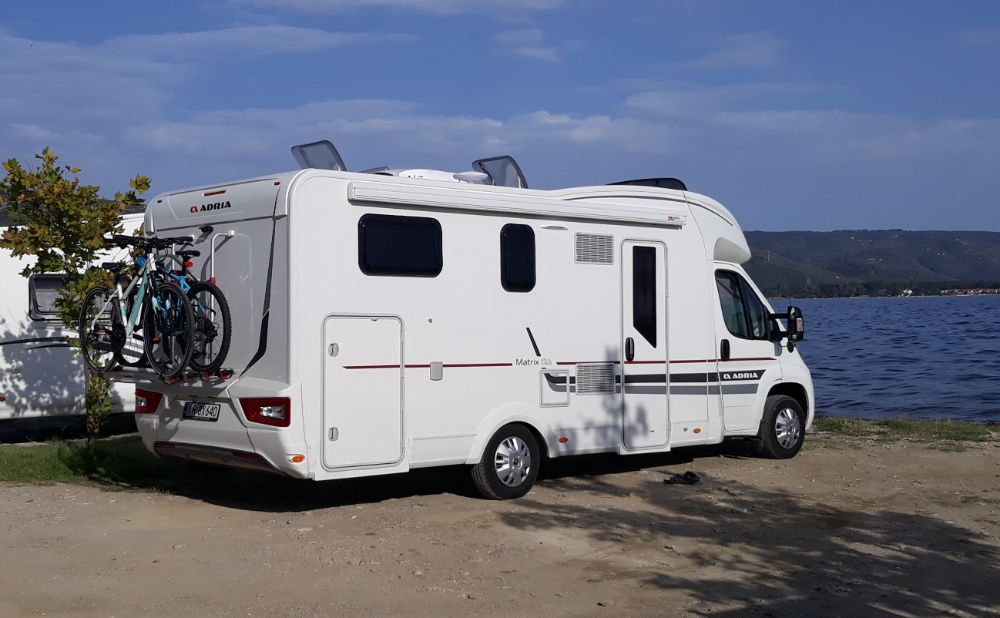 Kamper półintegra 5 osób wynajem camperów wypożyczalnia ekamper.pl