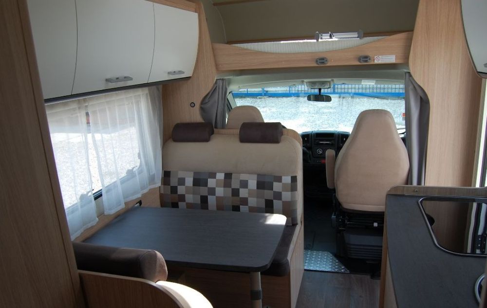 Duży 6-osobowy kamper do wynajęcia. Wynajem kampera Warszawa.