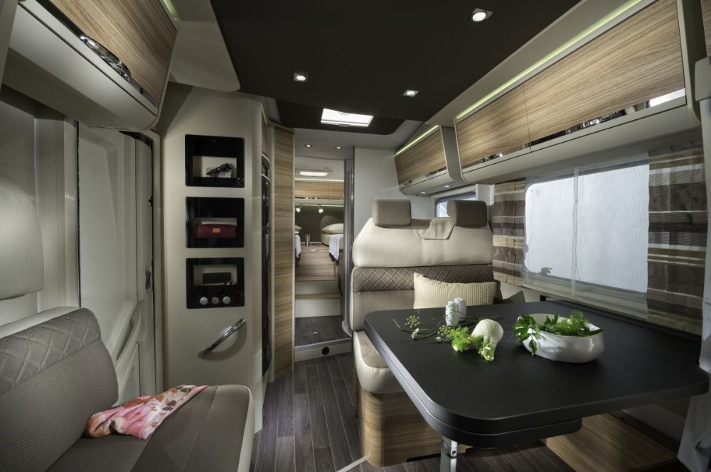 Kamper półintegra 5 osób wynajem camperów wypożyczalnia ekamper.pl