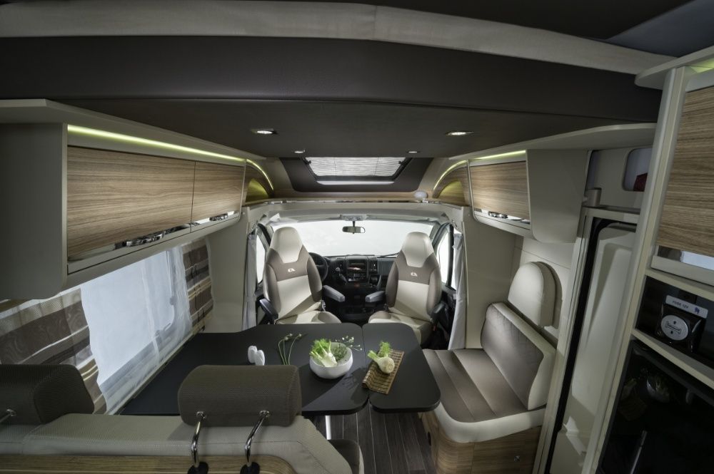 Kamper półintegra 5 osób wynajem camperów wypożyczalnia ekamper.pl