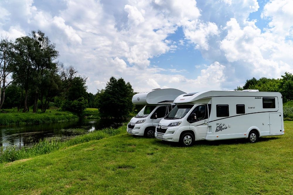 Wynajem kampera, nowy Dethleffs, półintegra, całoroczny
