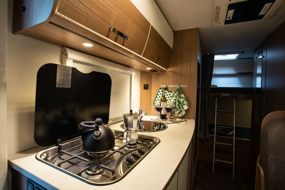 Wynajem kampera, nowy Carado, alkowa, całoroczny