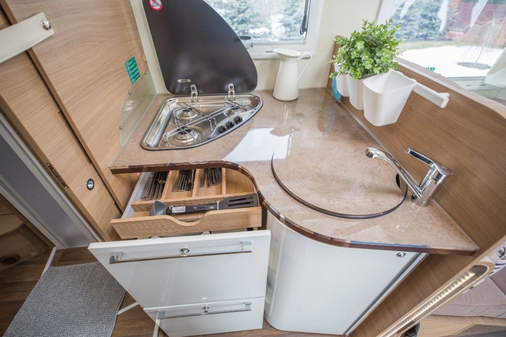 Kamper / camper 5 – osobowy integra wynajem Kraków