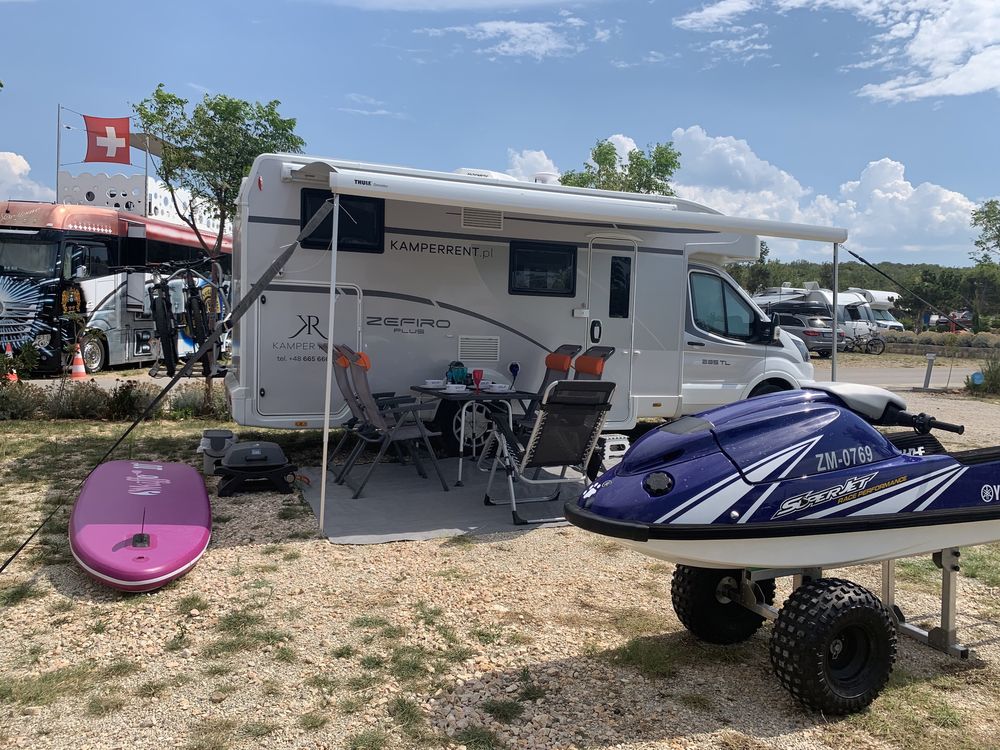Kampery wynajem bez limitu kilometrów