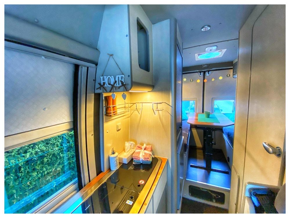 YOLO VANS – Wyjątkowy Kamper na wynajem. Wolne Terminy :)