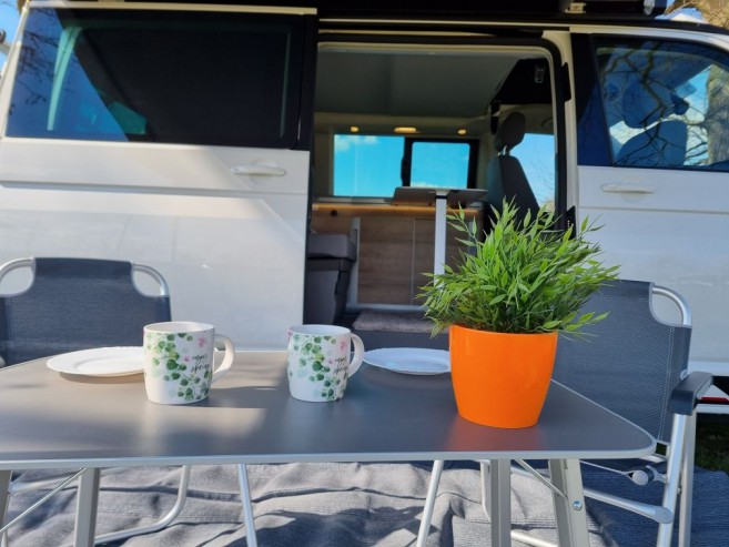 Wynajem Kampera – Nowy VW California Coast Wrocław