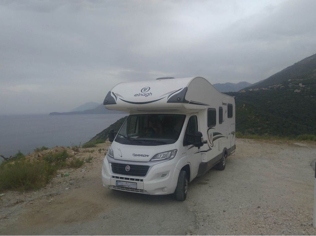 Kamper do wynajęcia Camper na wakacje Wynajem kampera na majówkę