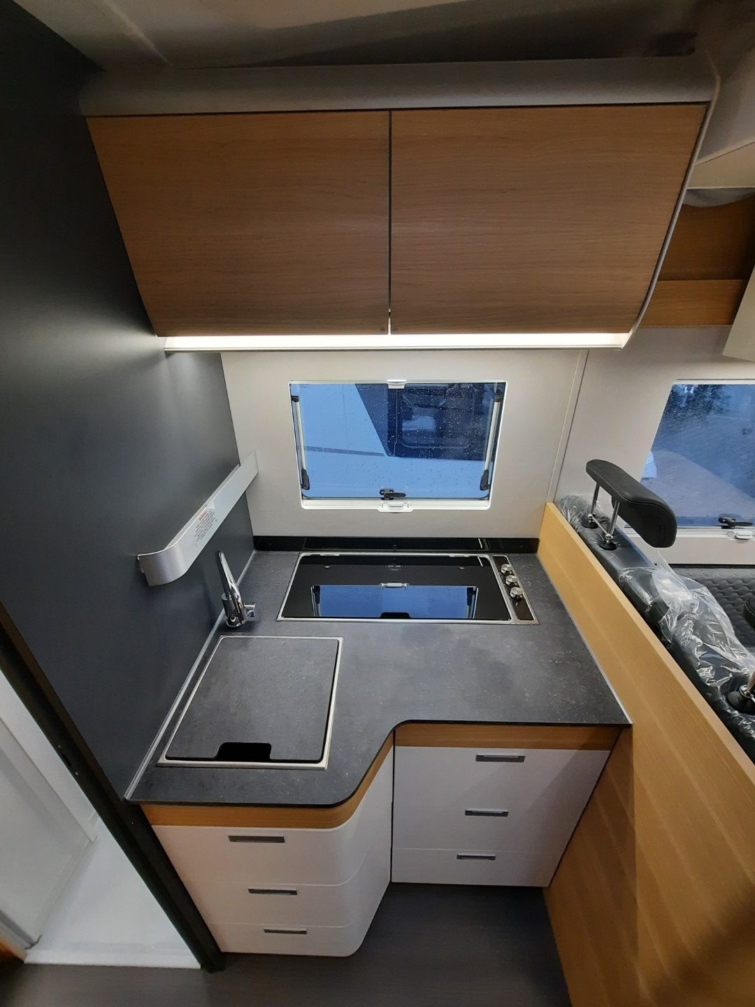 Wynajem kampera nowy kamper jedyny w Polsce ekskluzywny 5 osób automat