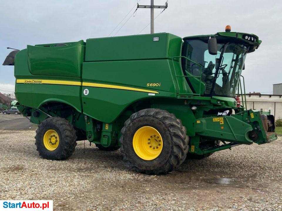 John Deere S690
