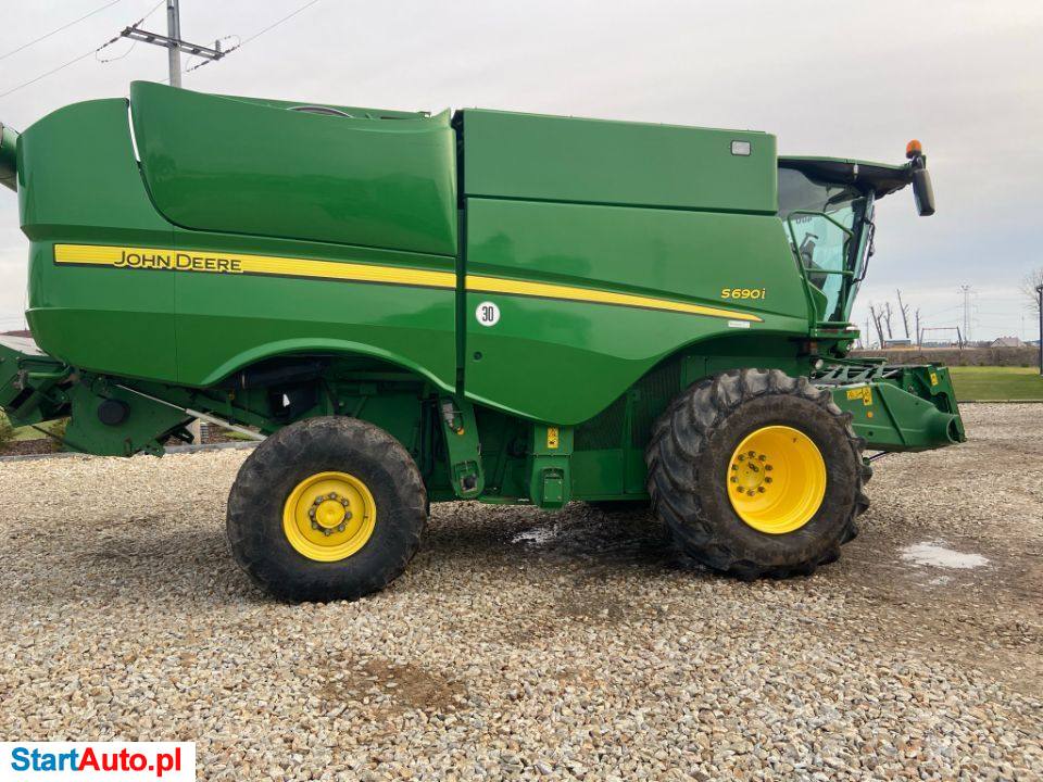 John Deere S690