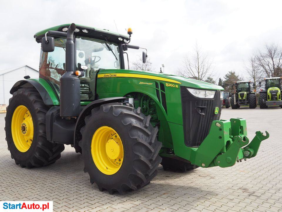 John Deere 8260R