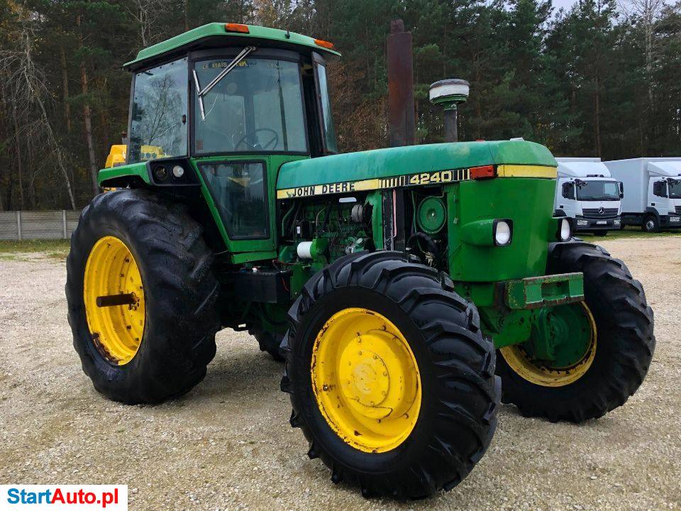 John Deere 4240