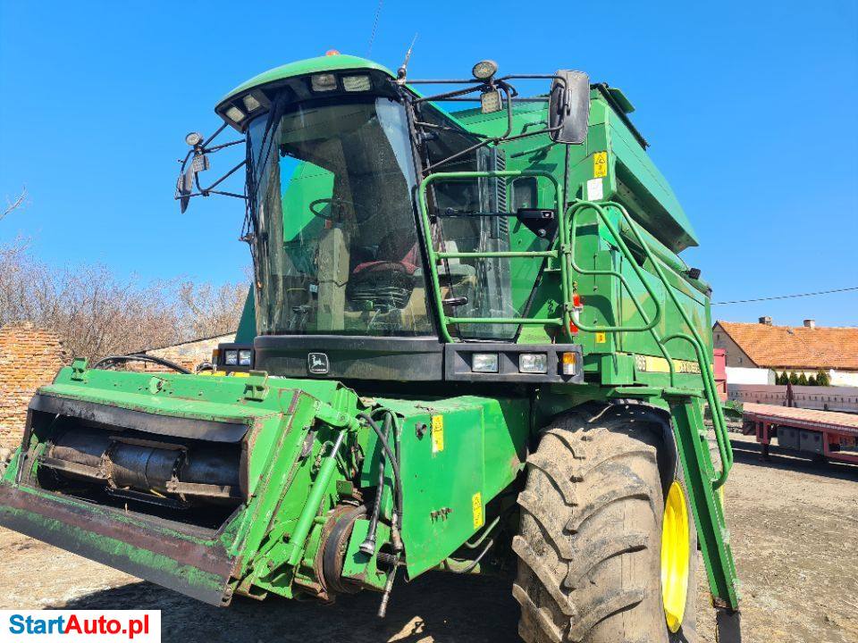 John Deere 2266