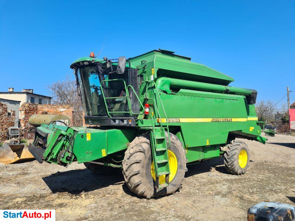 John Deere 2266