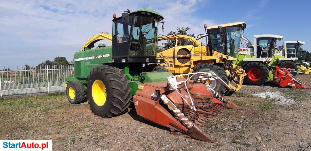 John Deere 6910