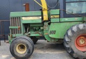 John Deere 5720