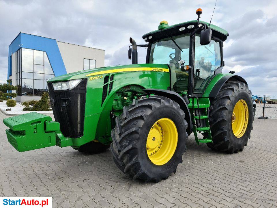 John Deere 8260R