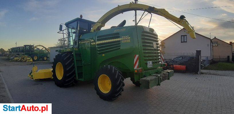 John Deere 7300