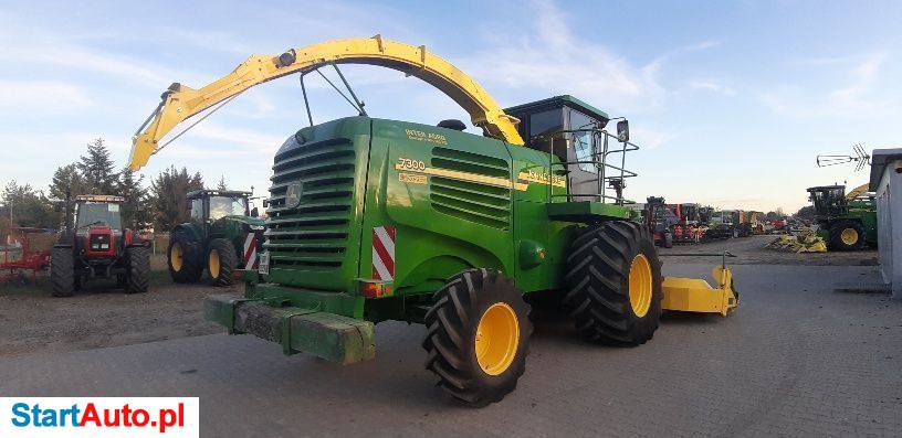 John Deere 7300