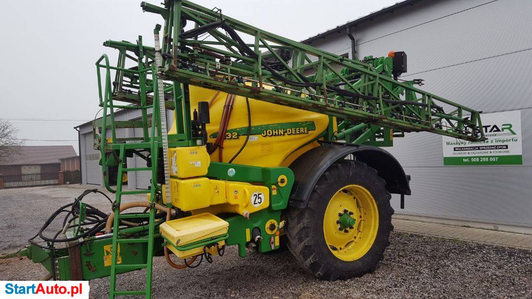 John Deere Opryskiwacz John Deere 832 , 28m/3200l