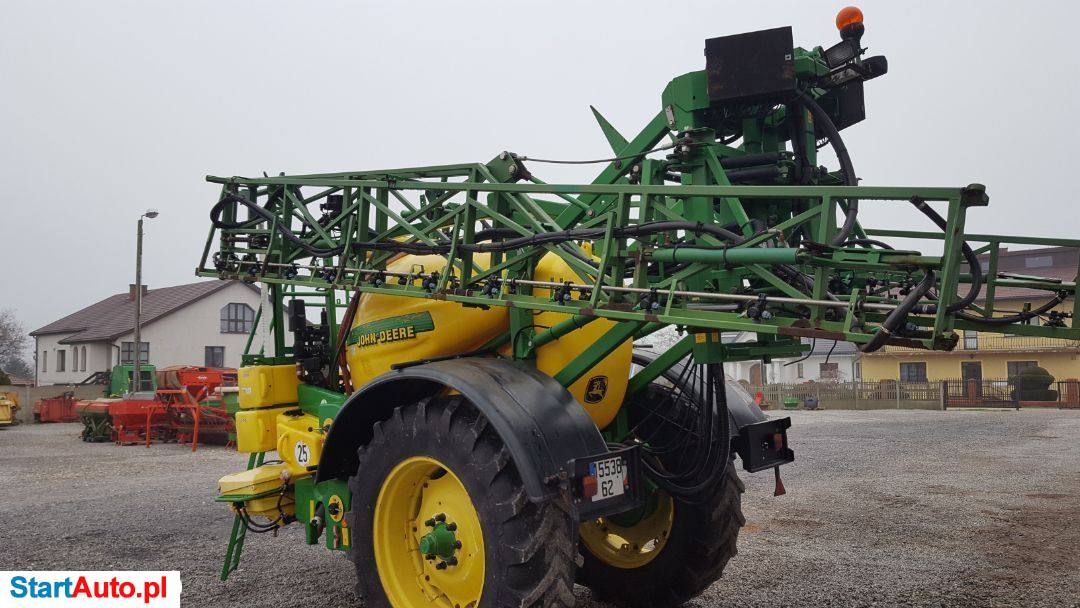 John Deere Opryskiwacz John Deere 832 , 28m/3200l