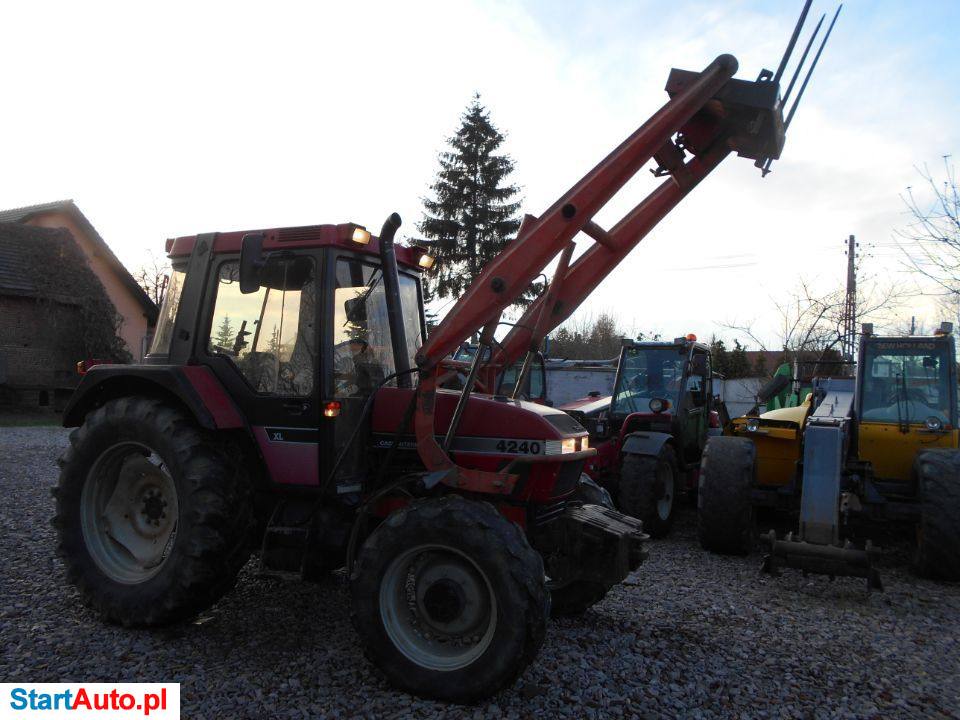 Case IH 4240 MECHANICZNY, 93 KM + Ładowacz