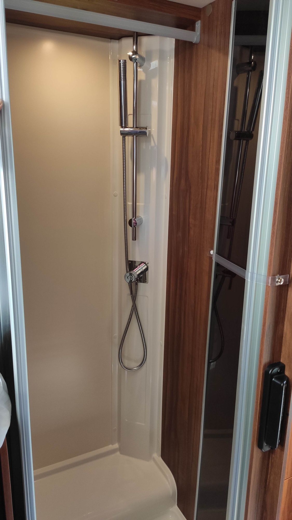 Wypożyczalnia kamperów wynajem kampera i przyczep już od 150zł/doba