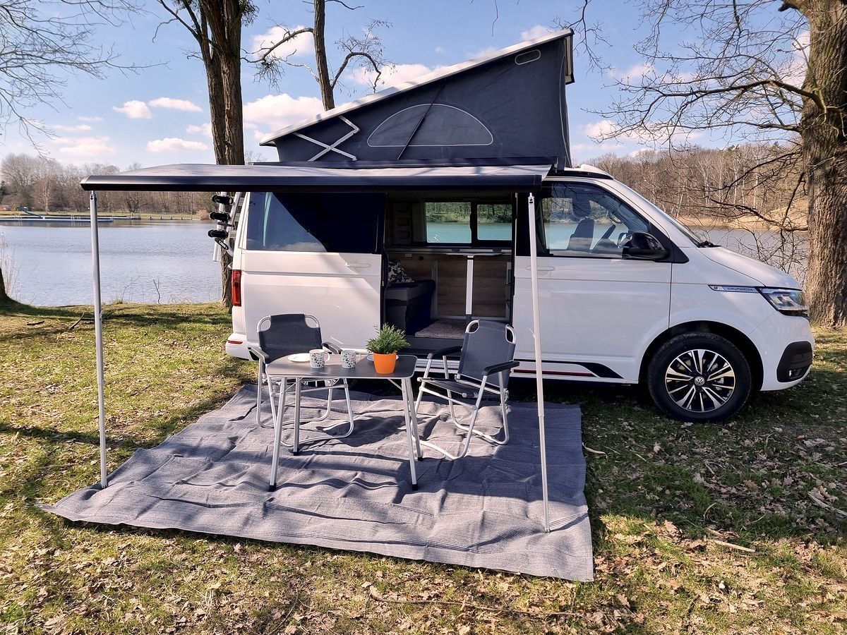 Wynajem Kampera – Nowy VW California Coast Wrocław