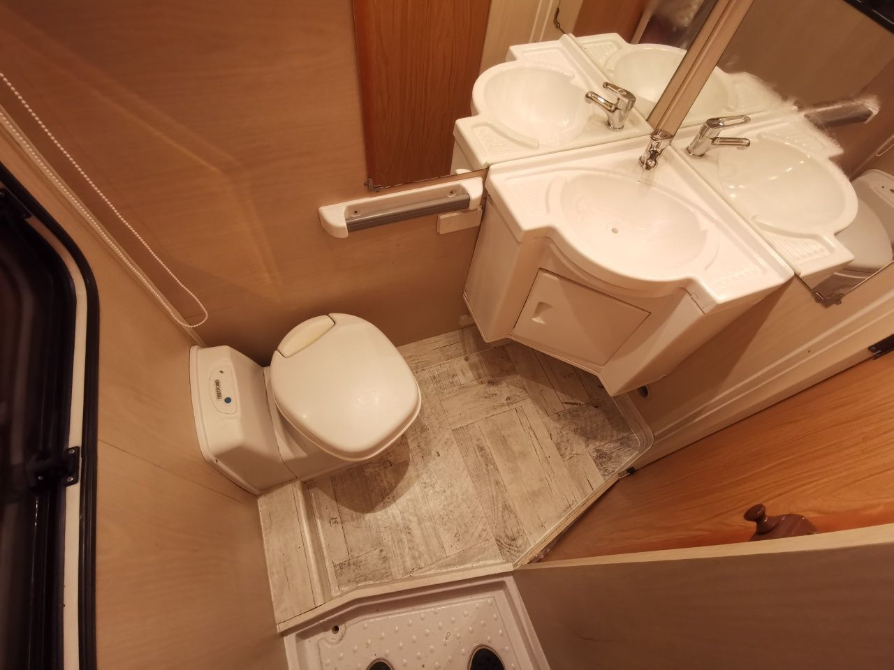 Wynajem – Zwinny Kamper z klimatyzacją :)