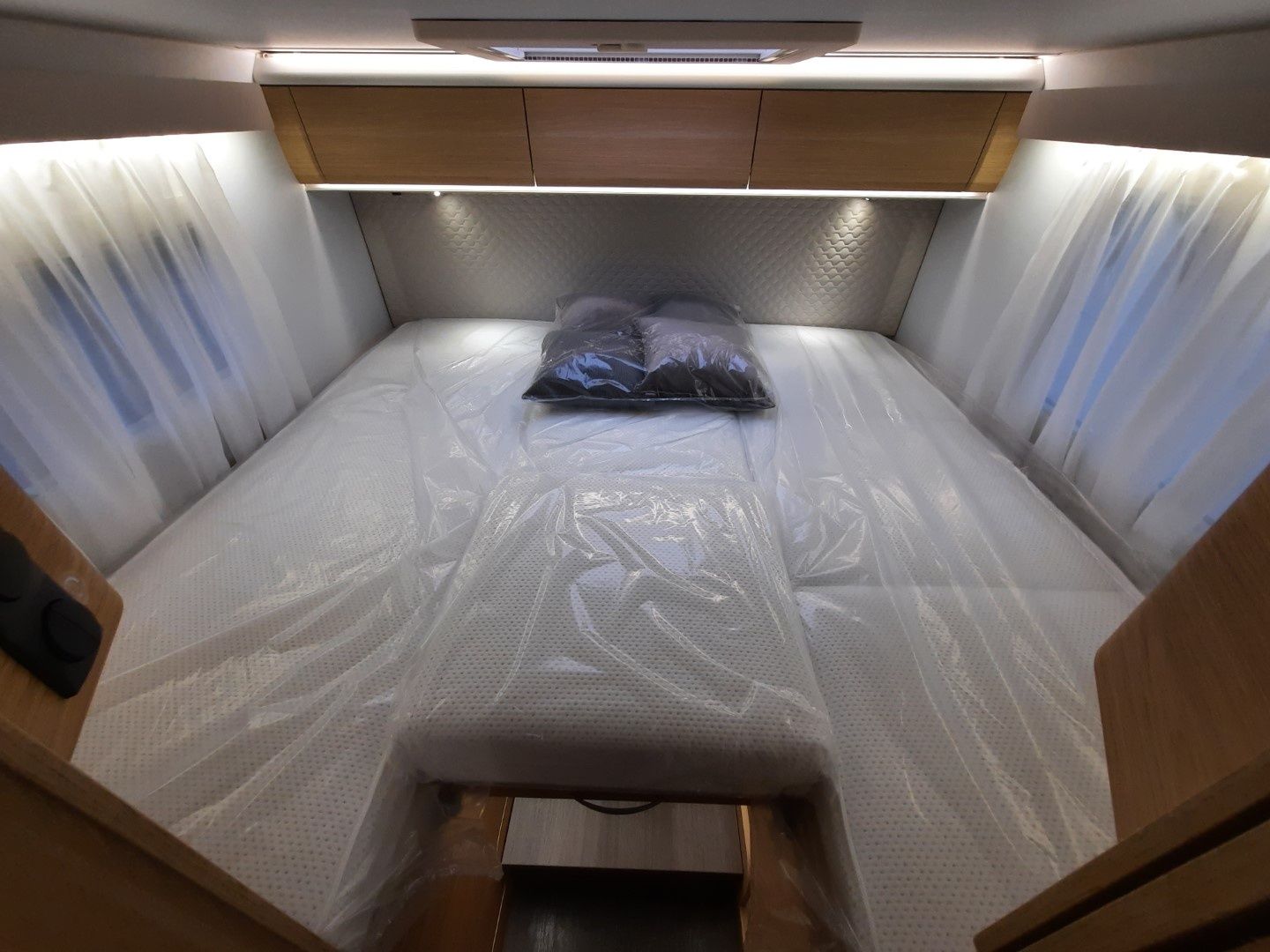 Wynajem kampera nowy kamper jedyny w Polsce ekskluzywny 5 osób automat