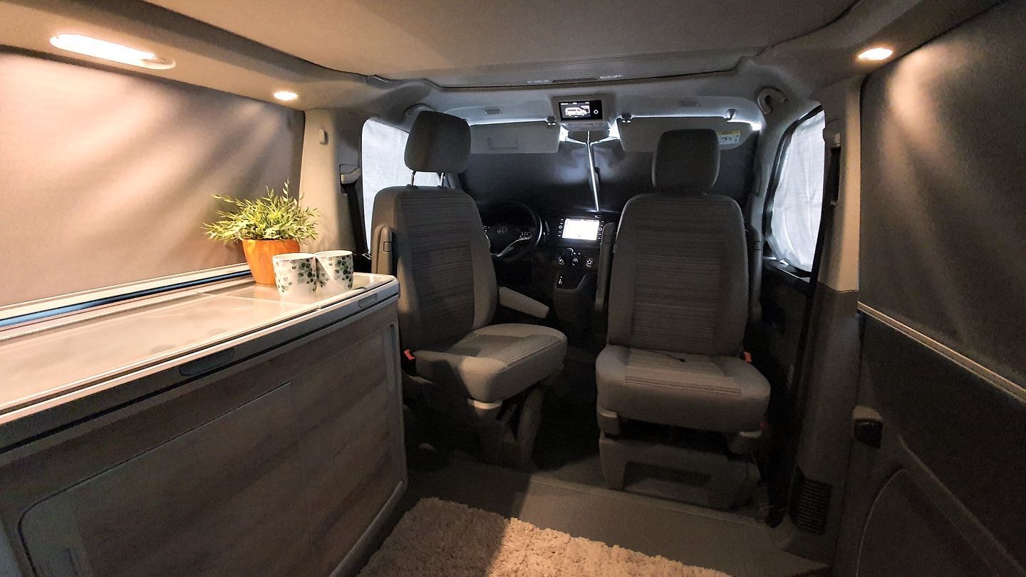 Wynajem Kampera – Nowy VW California Coast Wrocław