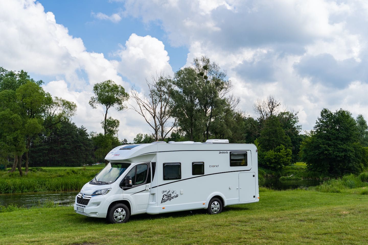 Wynajem kampera, nowy Dethleffs, półintegra, całoroczny
