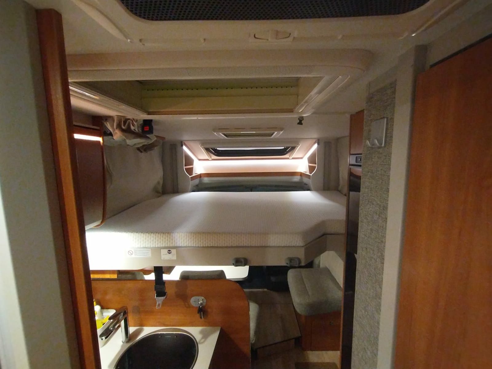 Wynajem kamperów, nowe, NAVI, markiza, najniższa cena, ubezpieczenie