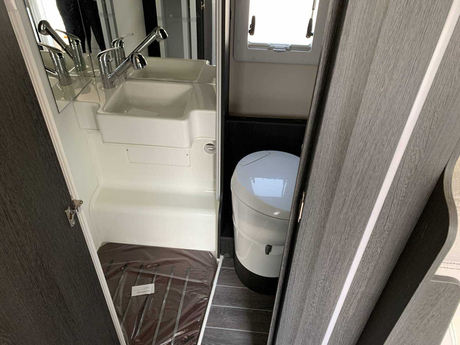 Wypożyczalnia wynajem nowy Kamper Ford Roller Team Najlepsza oferta!