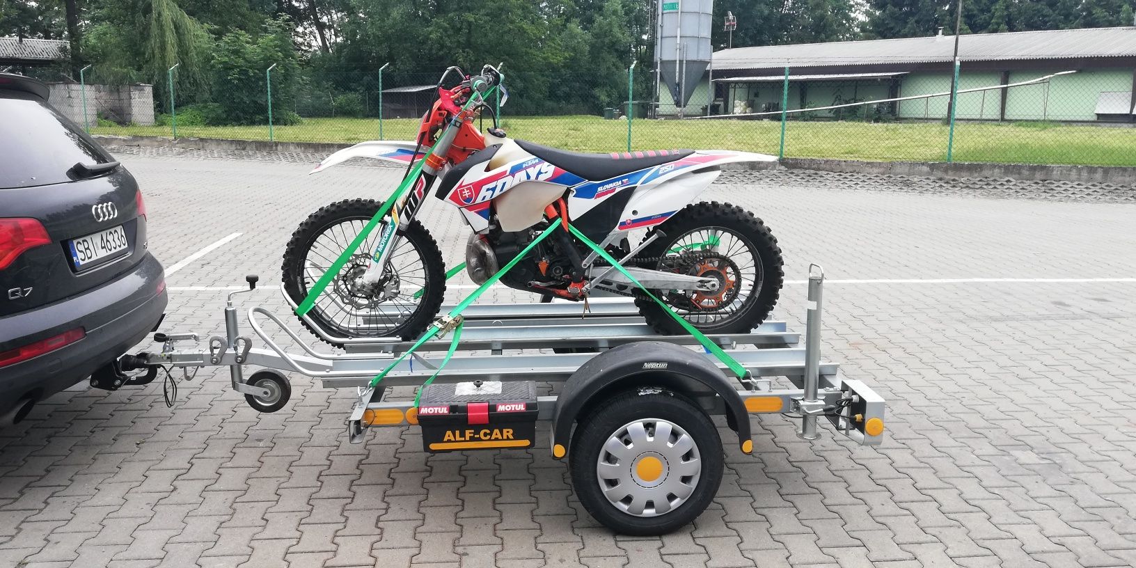 Wynajem lawet do transportu motocykli, osobówek kamperów busów koparek