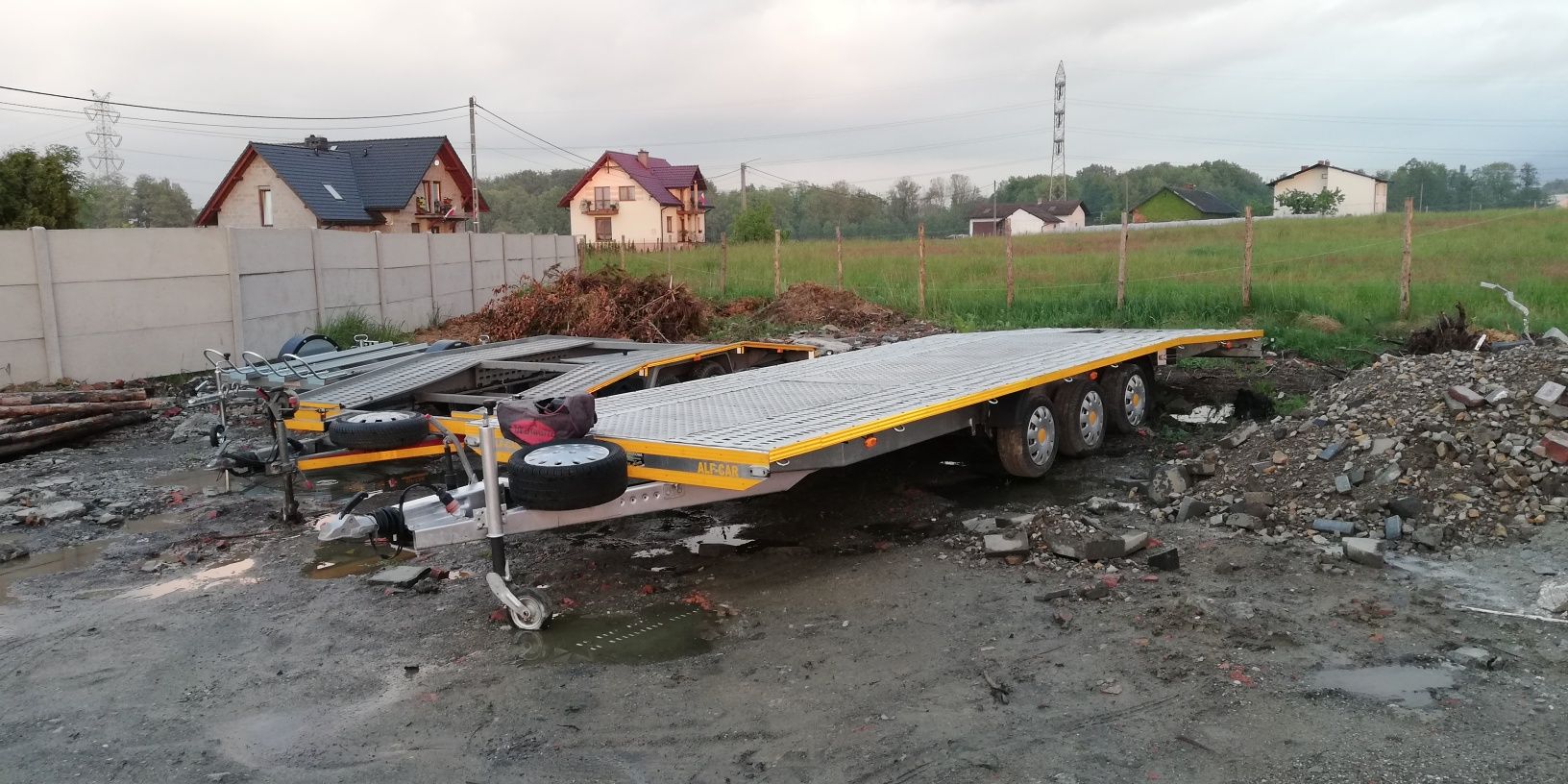 Wynajem lawet do transportu motocykli, osobówek kamperów busów koparek