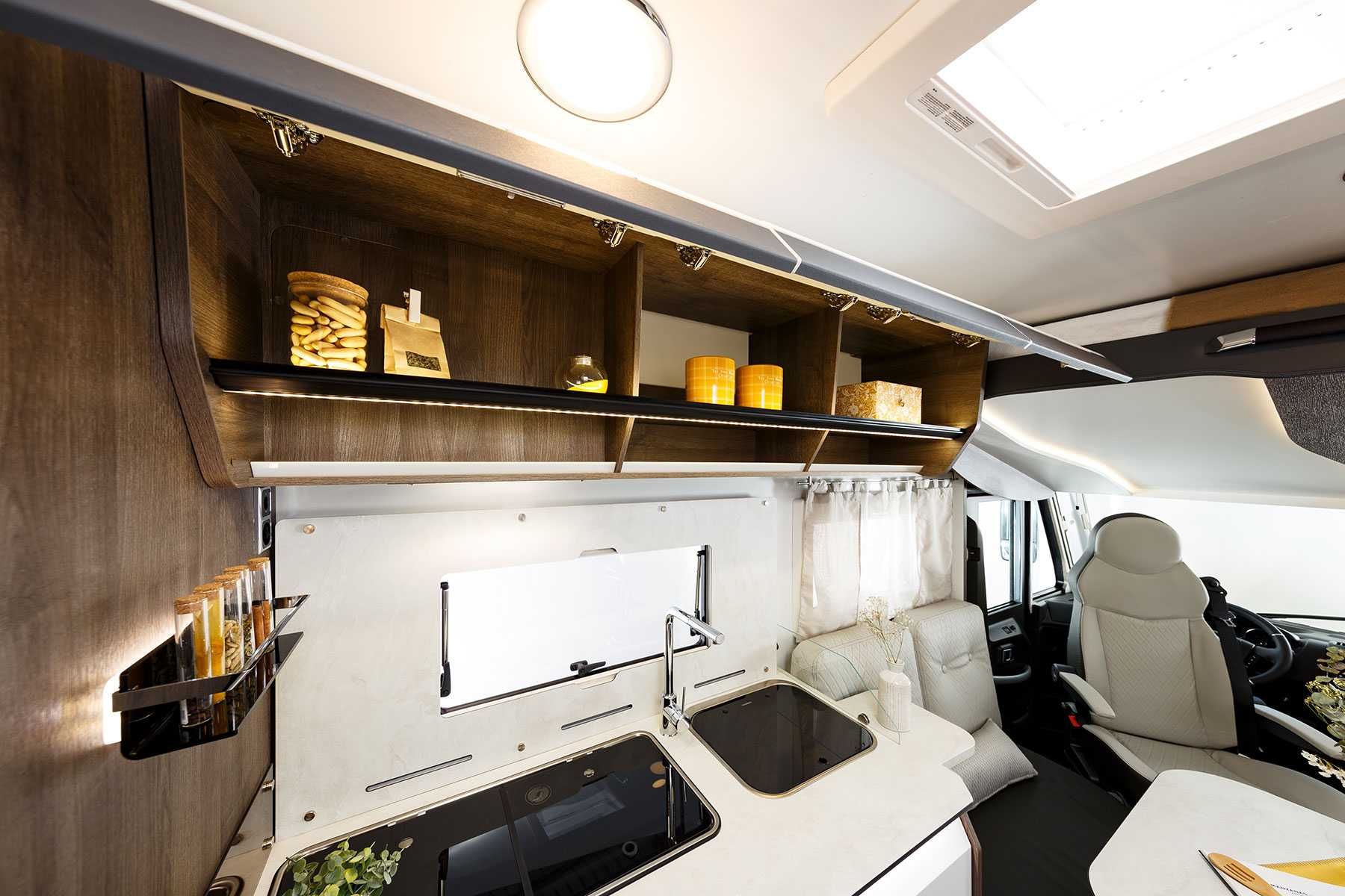 Wynajem kamperów – MAJÓWKA 2021 Benimar Amphitryon 997 INTEGRA