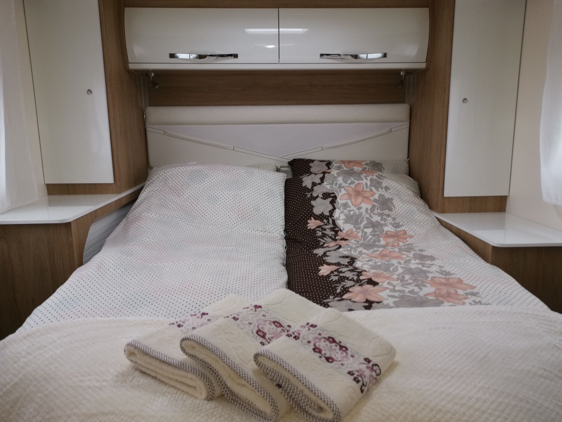 Wynajem kamperów Łódź, kampery Roller Team, kamper 5-cio osobowy