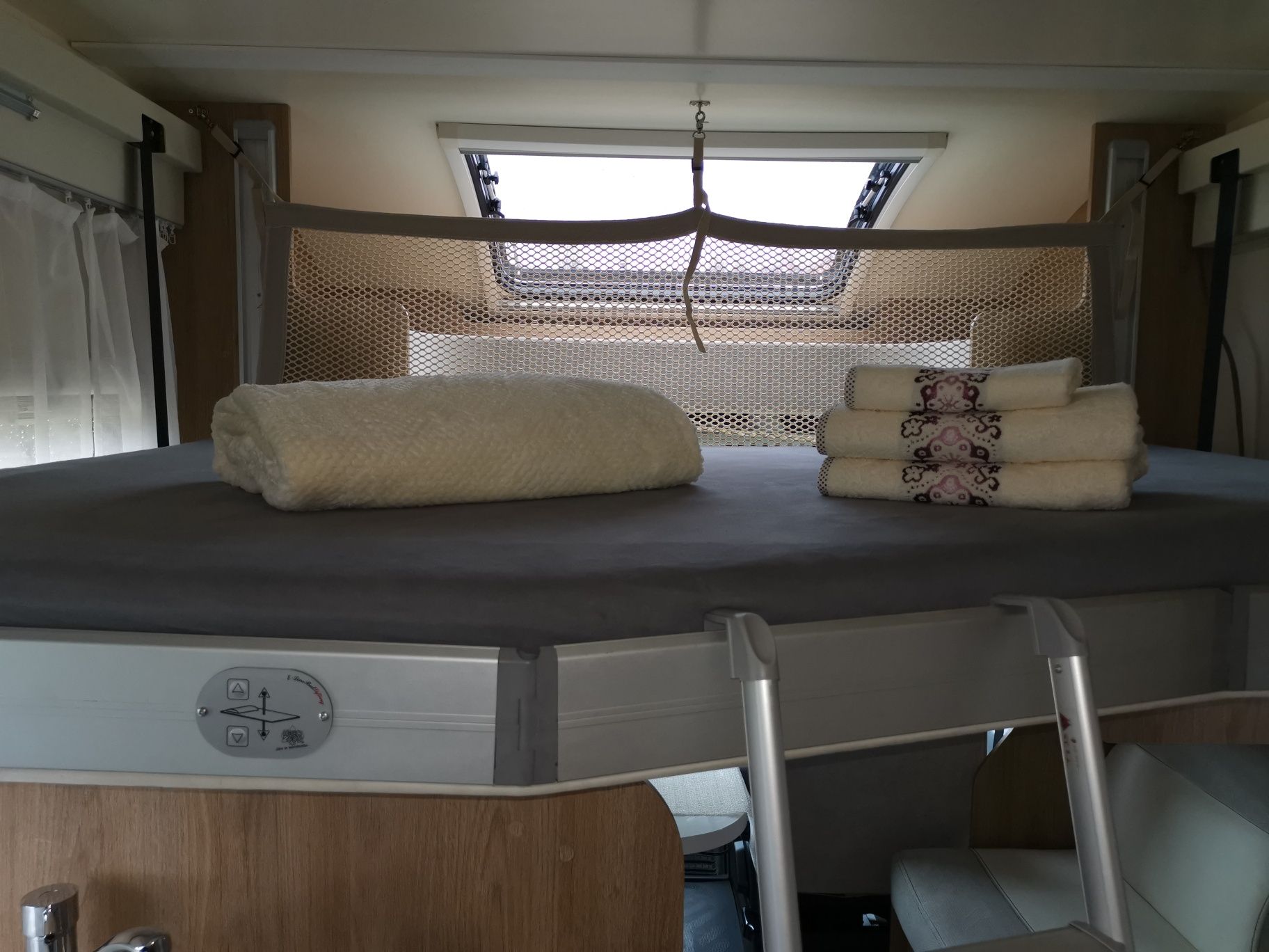 Wynajem kamperów Łódź, kampery Roller Team, kamper 5-cio osobowy