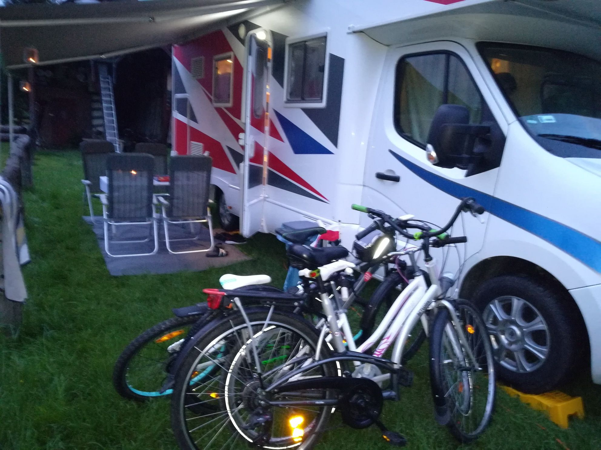 Kamper RENIA wynajem 5 osobowy