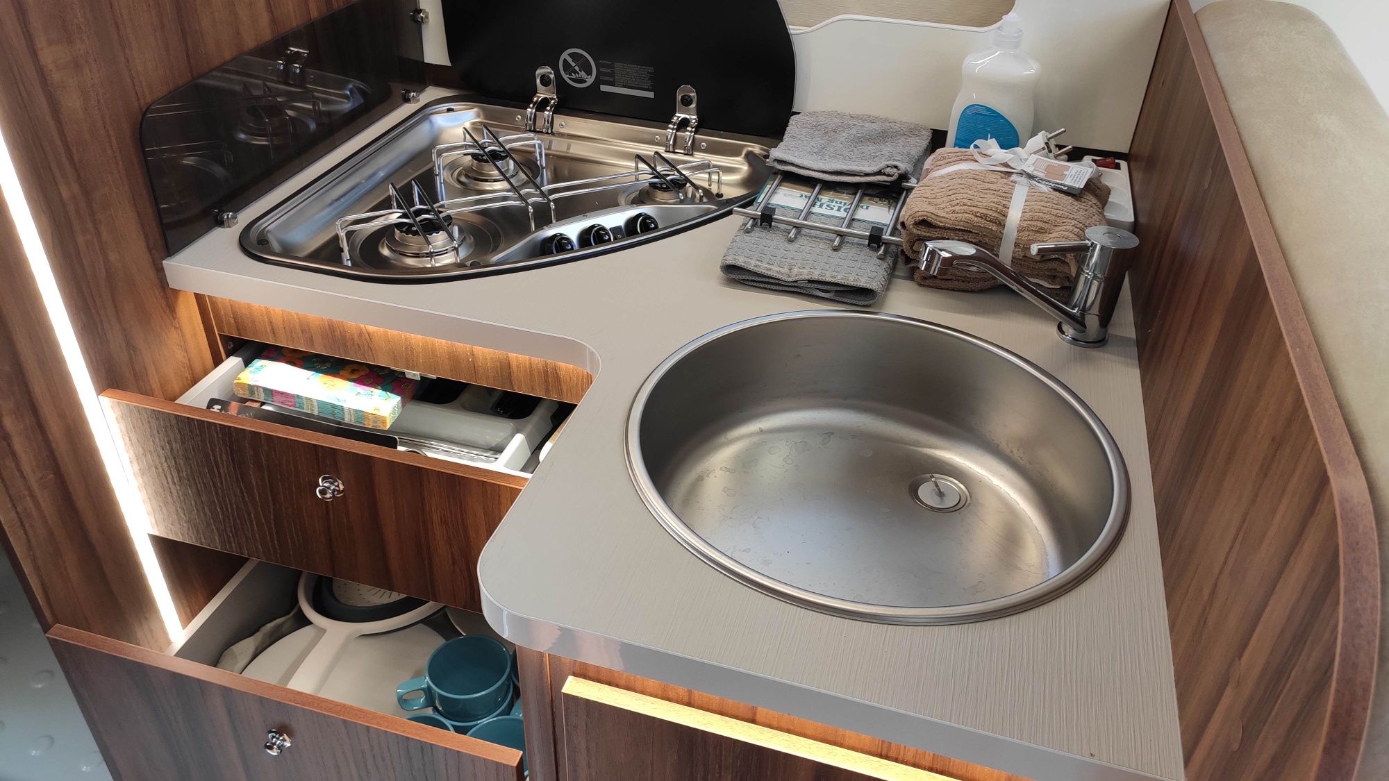 Wypożyczalnia kamperów wynajem kampera i przyczep już od 150zł/doba