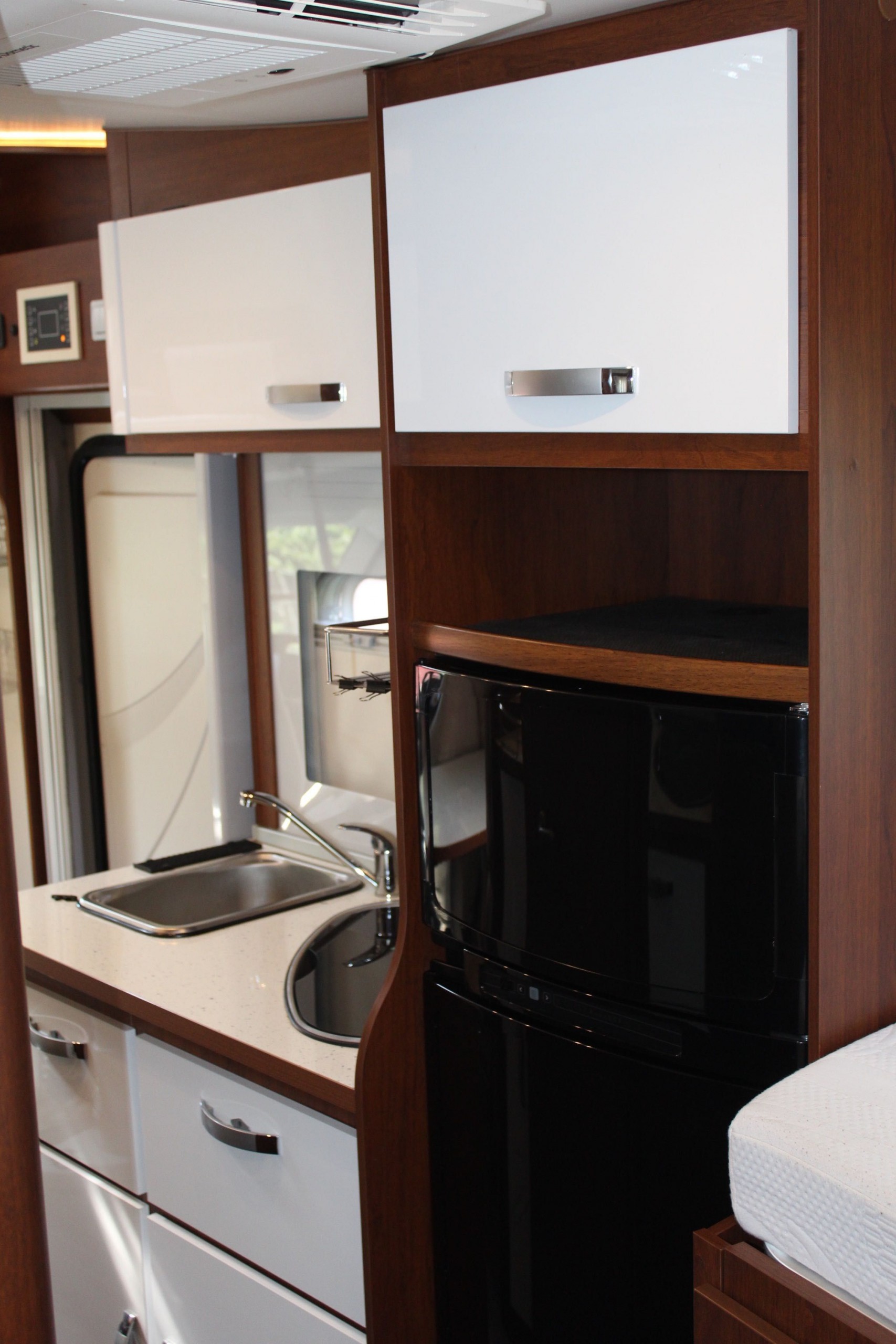 Kamper do wynajęcia Camper na wakacje Wynajem kampera na majówkę