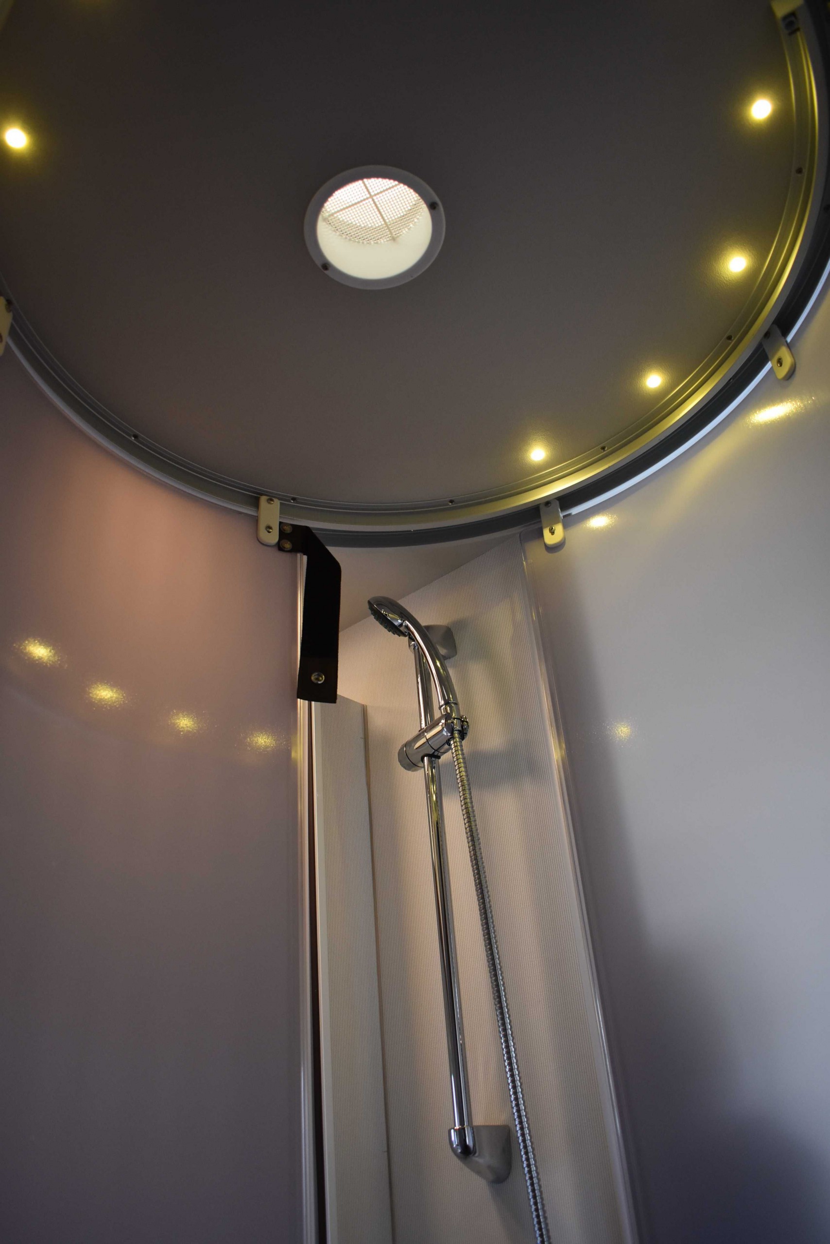 CamperVan Wypożyczalnia Wynajem Kampera Łódź 4 os Prysznic