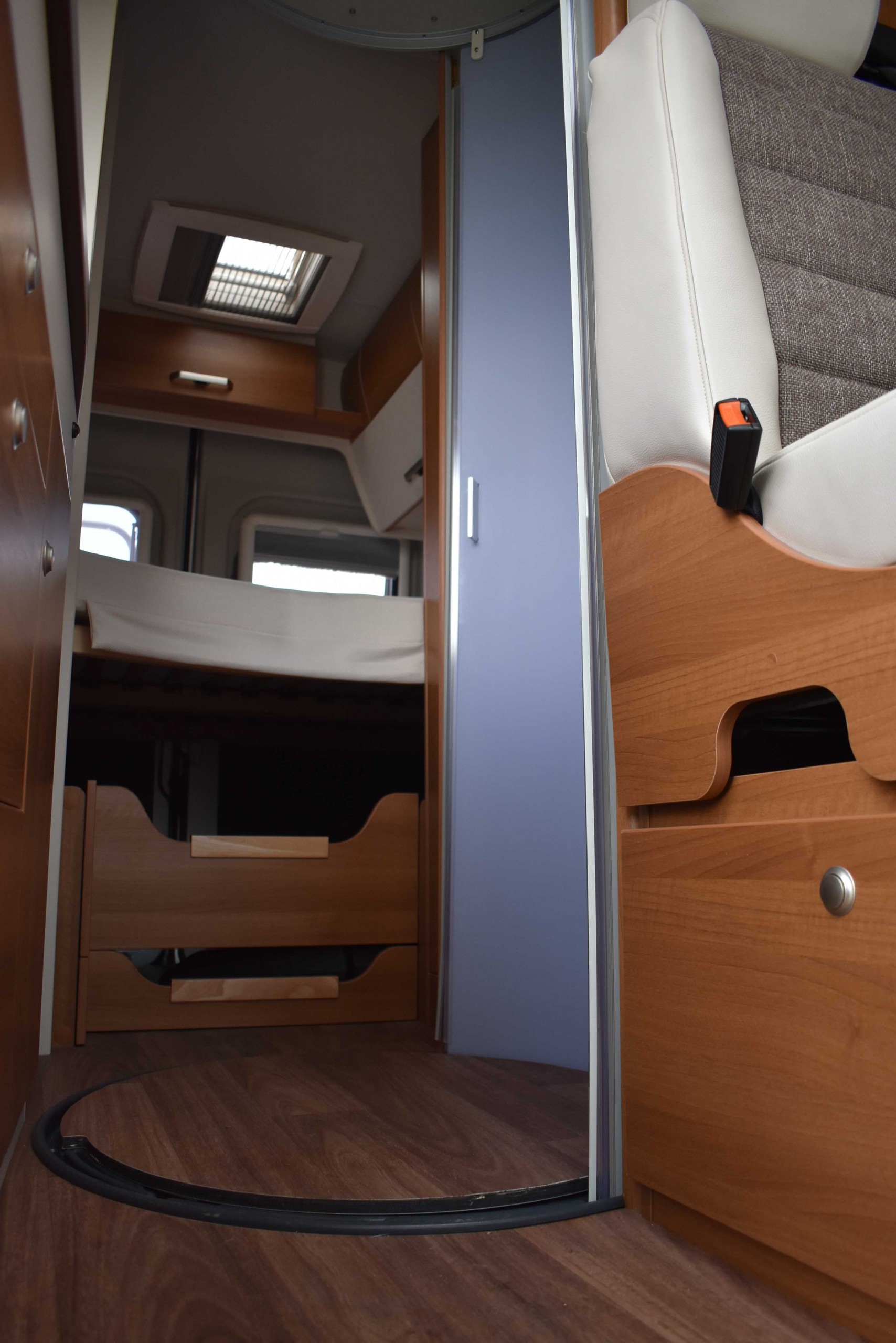 CamperVan Wypożyczalnia Wynajem Kampera Łódź 4 os Prysznic