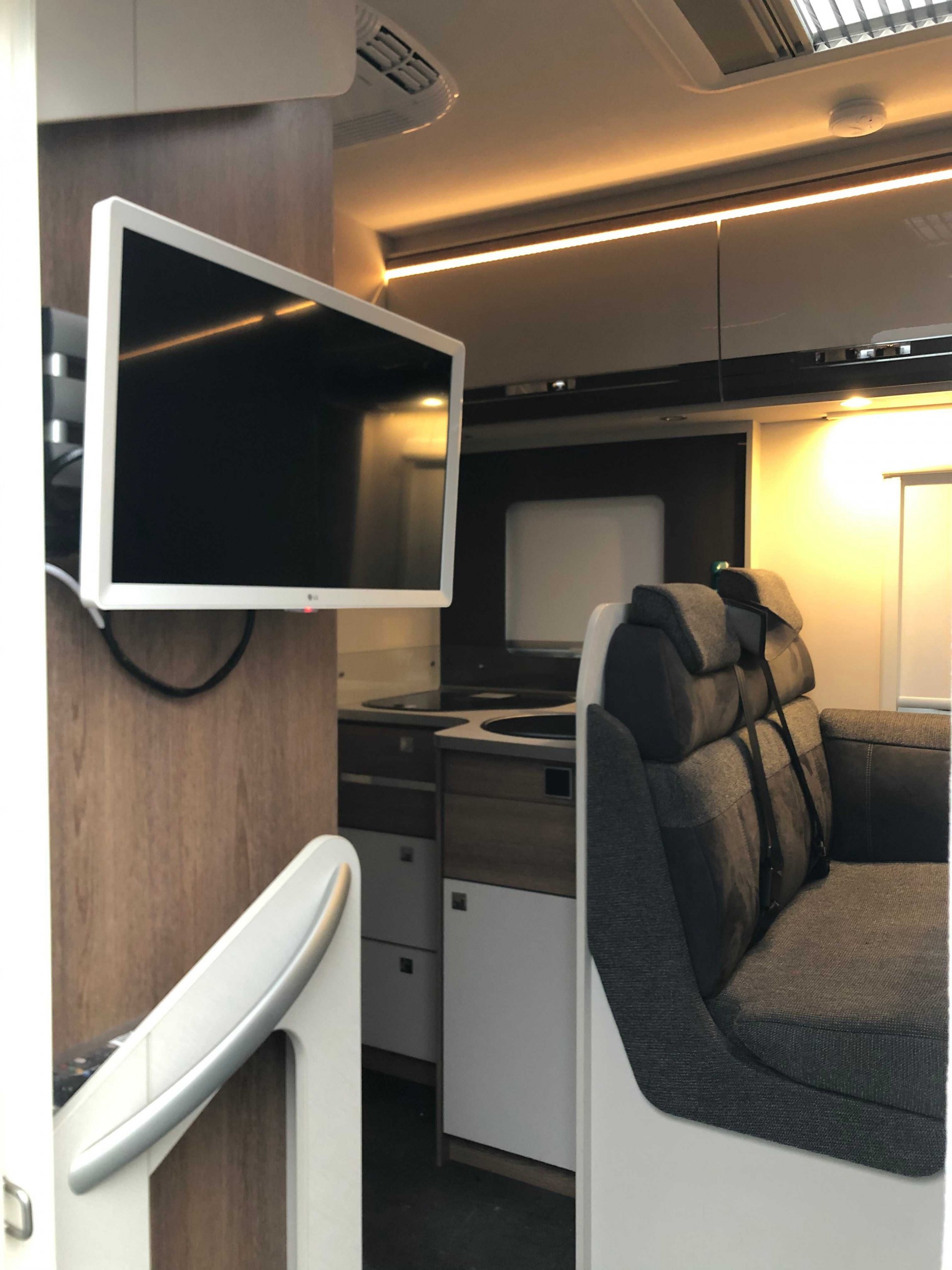 Wynajem Wypożyczenie Kamper Integra VIP Dethleffs PulseGT automat 2021