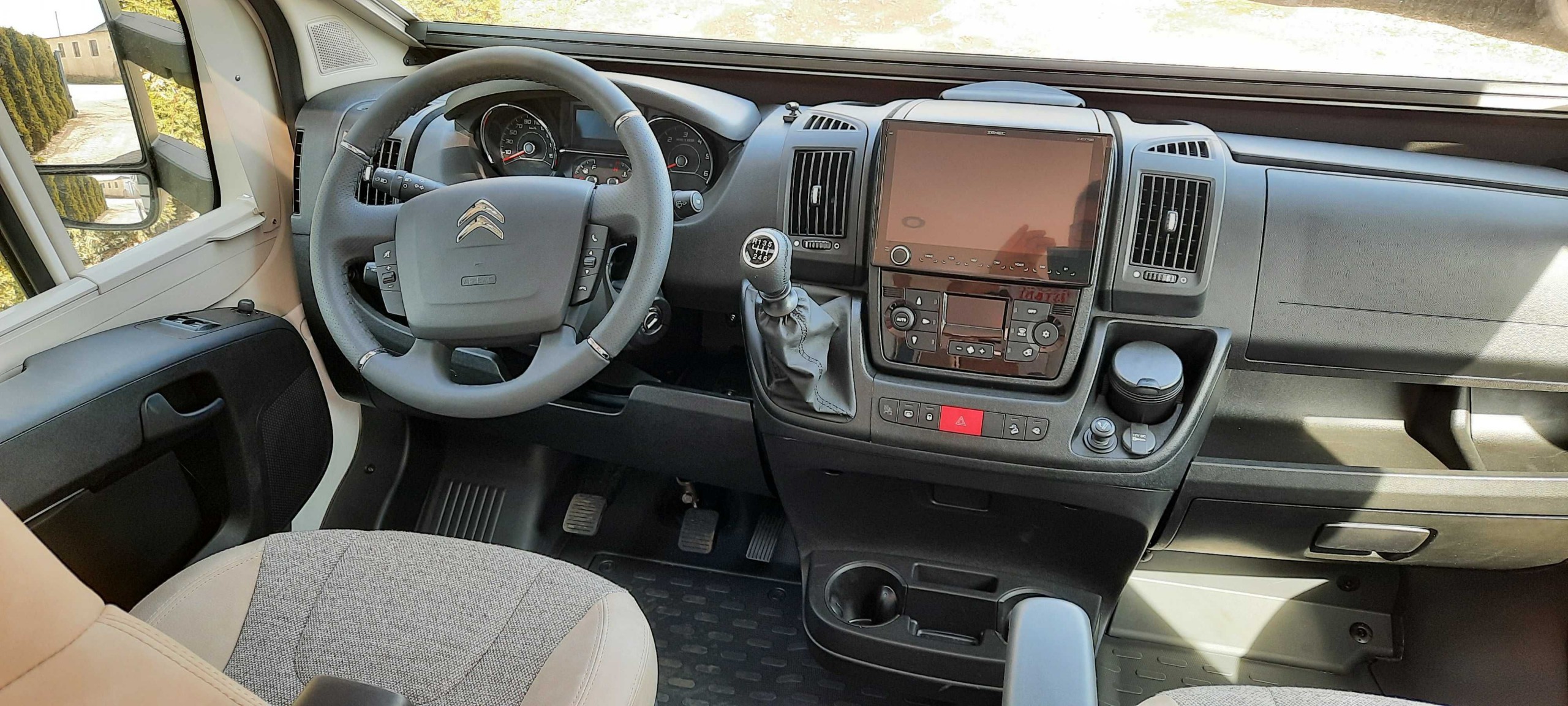 Wynajem kampera Adria Matrix 670SL z 2021 roku WOLNE TERMINY!