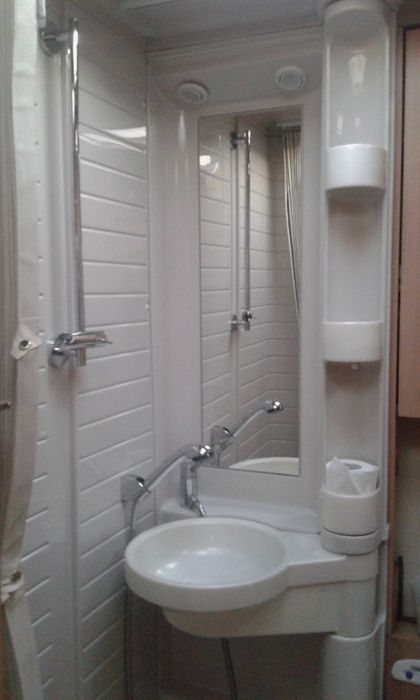 Wynajem Wypożyczalnia wakacje Wolny Kamper camper Poznań Luboń Mos